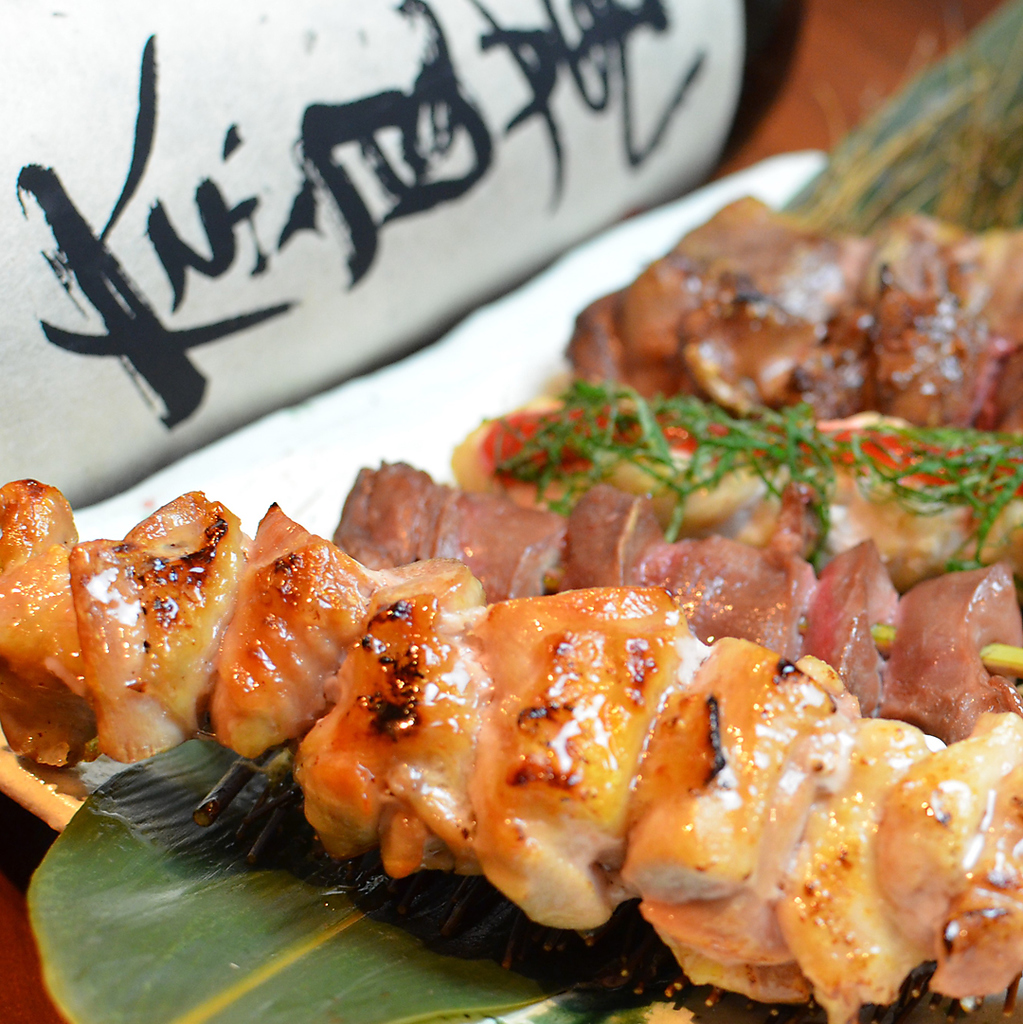 福島ブランド伊達鶏のもも肉を串焼きにしてご提供！ジューシーな肉の旨みは日本酒との相性もピッタリ