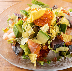 和風サラダ 魚介とアボカド/シーザーサラダ ベーコンとフルーツとまと