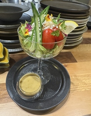 蟹みそ香る ずわい蟹の旨みサラダの写真