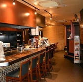 【一人でも気軽に、特別な時間を楽しむカウンター席】お一人様でも心地よく過ごせる空間をご提供。静かな雰囲気の中で、自分だけの時間を堪能できます。自分のペースで好きな料理を選び、ゆったりとしたひとときを過ごせるのがこのカウンター席の魅力です★美味しい料理と共に、心温まるひと時をぜひ体験してみてください◎