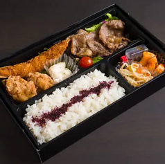 国産牛の焼肉とブランド唐揚げのお弁当