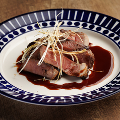 低温料理した牛タンの柔らかステーキ