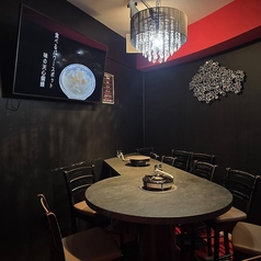 落ち着いた個室型スペースも御用意。８名様までご利用いただけます。