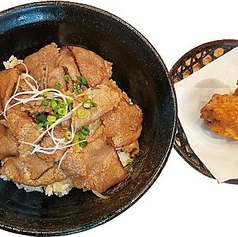 A5和牛すき焼き丼とフライドチキン
