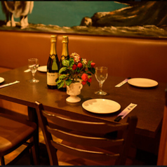 席レイアウトの変更もＯＫ4～20名様。さらに50名様迄など様々な人数にも対応♪カーテンで仕切って個室感覚でお楽しみいただくこともできます。大人数の宴会やパーティにはお気軽にご連絡ください！！コースプランも食べ放題♪ランチ♪ディナー♪女子会♪誕生日に飲み放題付きでご用意。至福のひとときをお過ごしください。