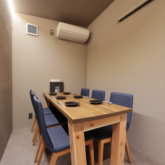 6名様テーブルを3卓ご用意しております。※個室もございます