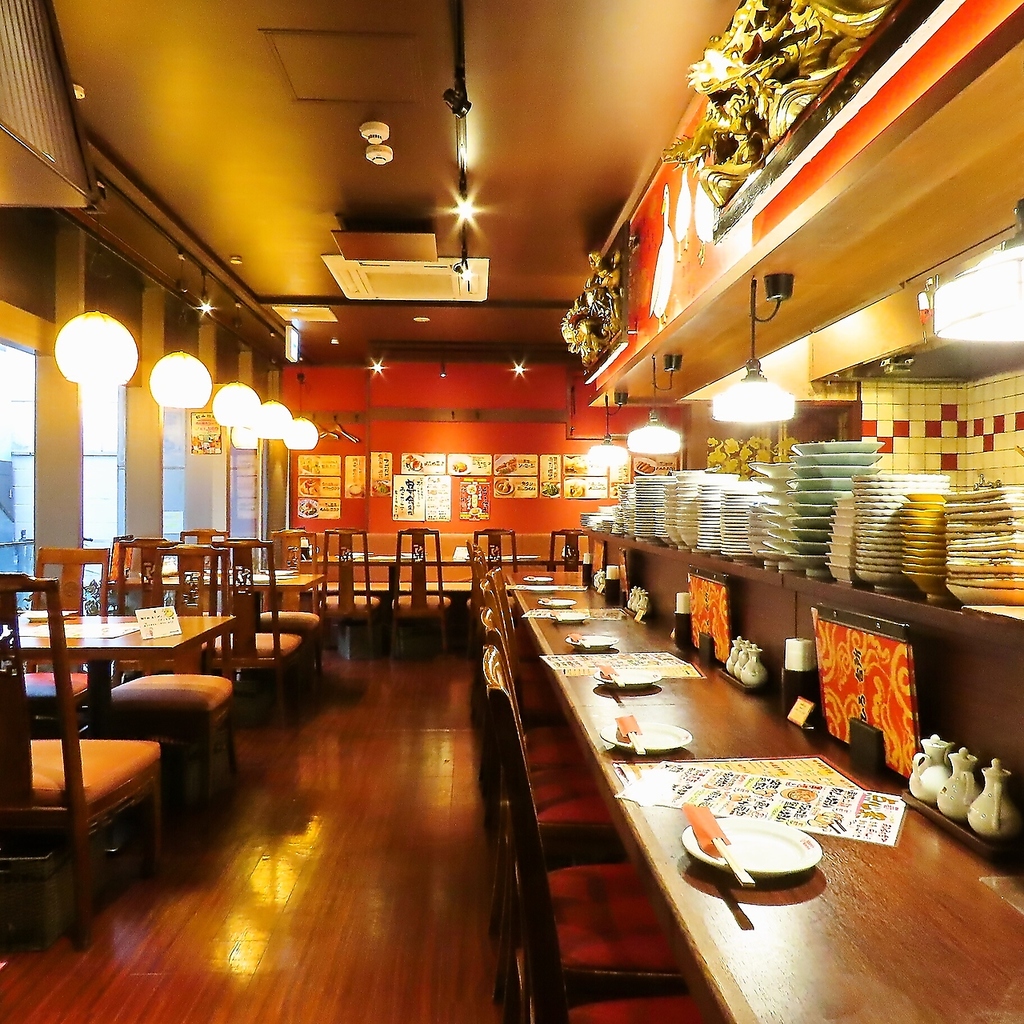 優しい照明と中華と台湾の雰囲気を感じながら、炎の料理人が腕を振るう創作料理をお楽しみください！