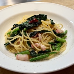 ベーコンとほうれん草のペぺロンチーノ