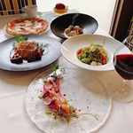 素材の味を活かしたパスタや肉料理など多彩なメニューが揃います。