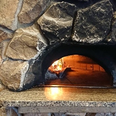 本格的な石窯で焼き上げるピッツァは絶品です！