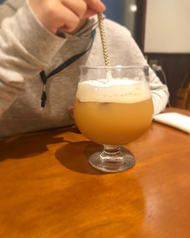 紅茶を飲みながら、ゆったりお寛ぎください