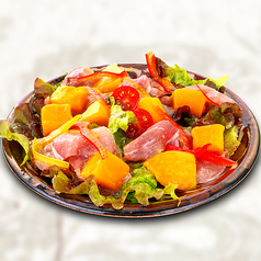 マンゴーと生ハムの南国サラダ