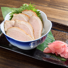 手間を惜しまない鴨肉の燻製への熱意