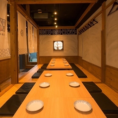 博多とりかわ串と肉汁餃子とり酒場 博多店の雰囲気2