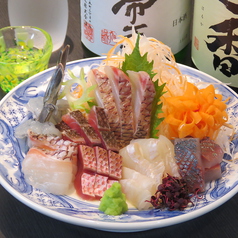 毎日かわる【本日のおすすめ料理】は店内でチェック！旬魚のお造と一緒に日本酒はいかがでしょうか？の写真