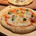料理メニュー写真&nbsp;海老とブロッコリーのトマトピッツァ