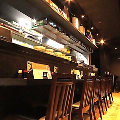 【少人数歓迎！】店主との心地よい会話も楽しみながら、出来立ての料理を味わえるカウンター席！日常のサク飲みや0次会等、少人数でのご利用にオススメです♪