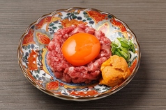 和牛ユッケ雲丹のせ