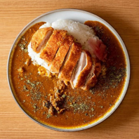 当店のこだわりのカレーやお酒をご用意してます！