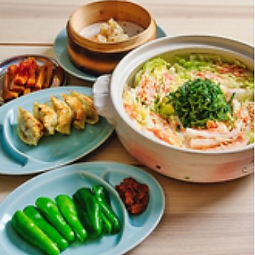 各種宴会や飲み会に最適な120分飲み放題付きコースをご用意。自慢の餃子や鍋は食べ応えも抜群です！