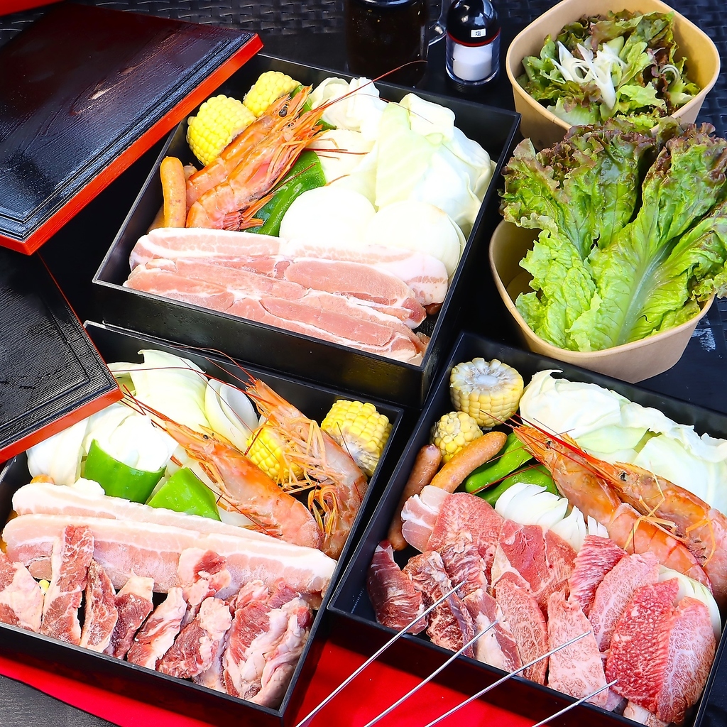 2,000円の持ち込みBBQ（飲み放題付き）から、手ぶらで楽しめるBBQコースまで各種ご用意しています。