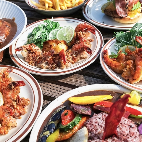 海を見ながら食べる沖縄一番のガーリックシュリンプ