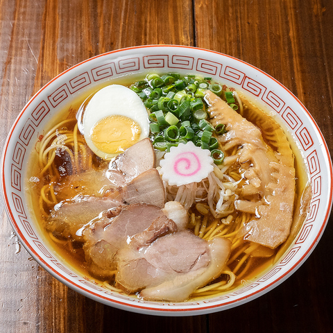 あっさりスープにホッとする人気の中華そばは〆の一杯にも◎