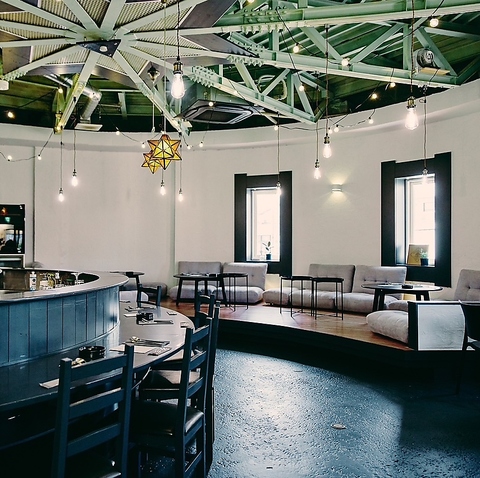 昼も夜も楽しめるカフェ＆バー。季節の食材を使った料理で、心豊かなひとときを♪