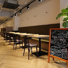 地鶏と餃子の創作居酒屋 コモンダイニング 四条烏丸の雰囲気2