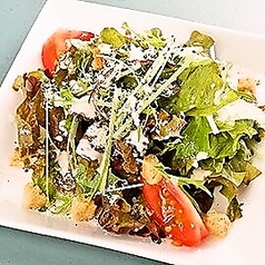 削りたてチーズのサラダ