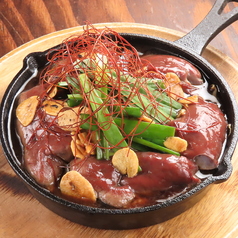 絶品！道産牛のレバニラ赤ワイン炒め