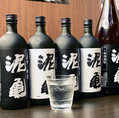 店名の由来にもなっている「泥亀焼酎」が推しドリンク！