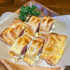 フランクとモッツァレラチーズパイ包