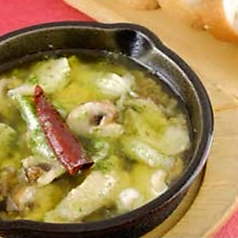 季節のアヒージョ 白つぶ貝とマッシュルーム