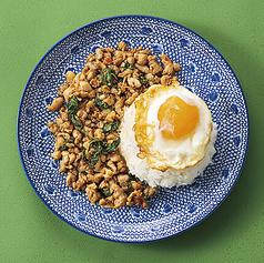 お酒とアジアン料理とのマリアージュをお楽しみくださいの写真