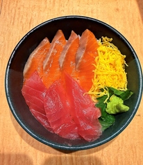 サーモン鉄火丼