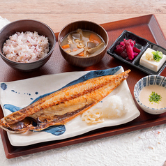 焼き・揚げ・刺身。多彩な定食ランチが1,100円～！