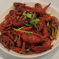 痺れる辛さ！ザリガニ麻辣炒め