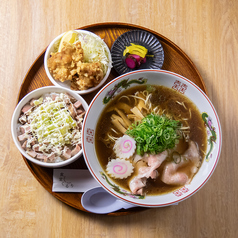 ガッツリ派も大満足！種類豊富な揚げ物＆麺・丼定食