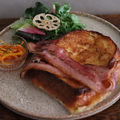 料理メニュー写真&nbsp;フレンチトーストセット　炙りベーコン