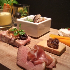 美食家のサラダ「グルマンディーズ」自家製無添加シャルキュトリーの盛り合わせ