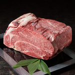 飛騨牛を贅沢な焼き加減で香ばしく焼き上げた外側と、とろけるような中の飛騨牛の旨みを堪能♪