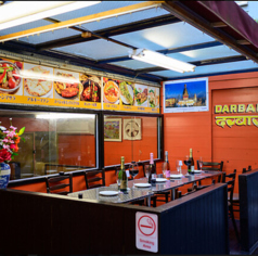 市ヶ谷駅より徒歩3分の好立地☆表通りから一本入った路地裏にひっそりと佇みます。お洒落な入口にはテラス席も完備しており、天気のいい日は外で気持ちよくお食事をお楽しみいただけます！！