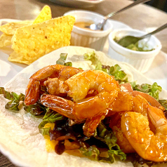 スモークシュリンプワカモーレタコス