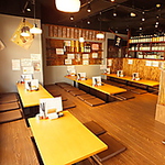 メインのお座敷のお席は大衆酒場ならではの賑やかさが人気です。