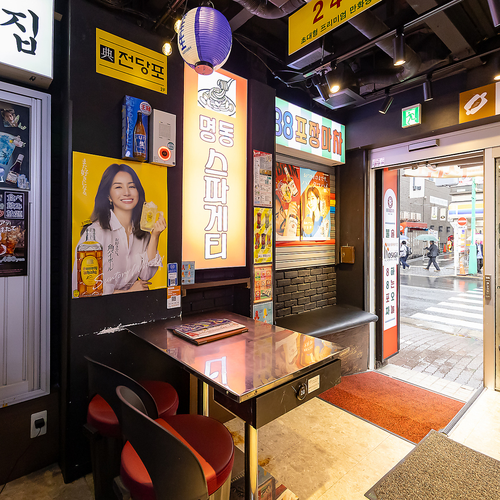 店内は韓国横丁をイメージ！！