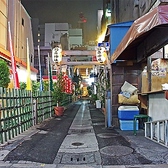 一本目の細い道（烏森神社参道）を右折。