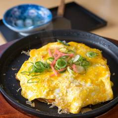 【当店名物☆】出汁の香り立つ♪明石焼き風お好み焼き＜700円(税込)〜＞の写真