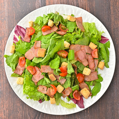 ベーコンとクレソンのシーザーサラダ