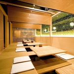 『和』の温もりを大切にした掘り炬燵式の席は落ち着ける人気のお部屋。ゆっくりとお食事を楽しめます